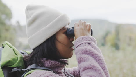 Fernglas,-Natur-Oder-Frau-Beim-Wandern-Auf-Reisen