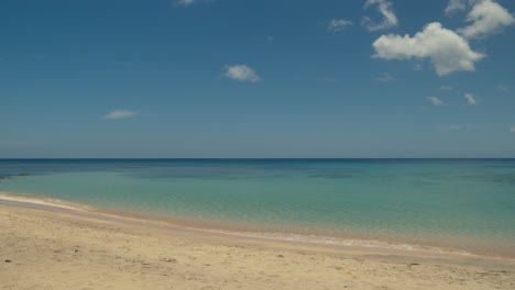 waves crashing at the shore on this amazing magazine beach in grenada