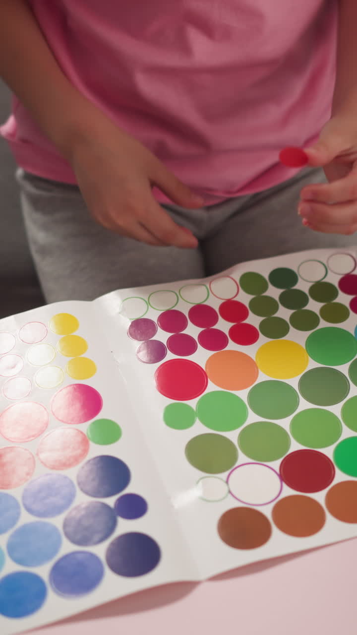 children play with stickers in circles and glue them on top of each other, development of fine motor skills, early development, leisure
