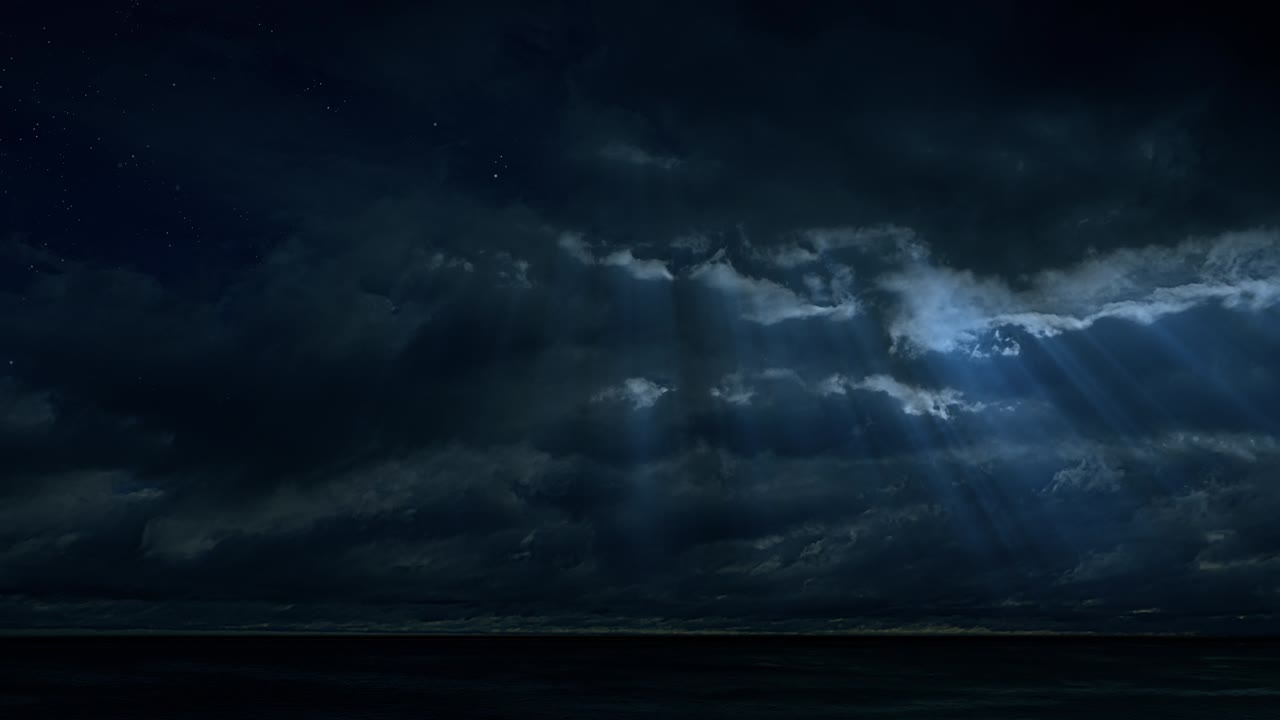 красивый облачный пейзаж, лунный свет, прорывающийся сквозь облако. красивая облачная пейзаж. временная пробежка облаков, движущихся в небе, и луна, сияющая сквозь туман лучами.