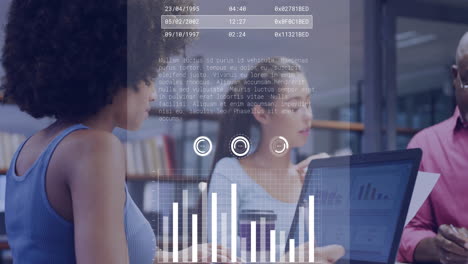 análisis de datos y animación de codificación sobre diversas personas de negocios que trabajan en la oficina