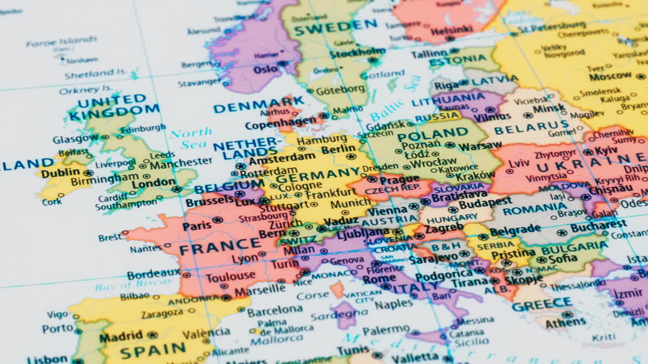 나라 의 클로즈업 세계 지도 에 있는 유럽 의 단어 와 그 수도 의 상세 한 이름