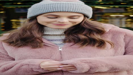 Video-De-Retrato-De-Una-Hermosa-Mujer-Con-Pelaje-Rosa.