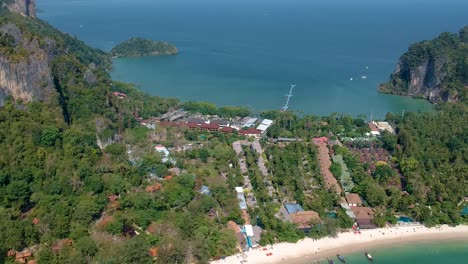 vista aérea sobre la playa de railay este y oeste, ao nang, krabi, tailandia