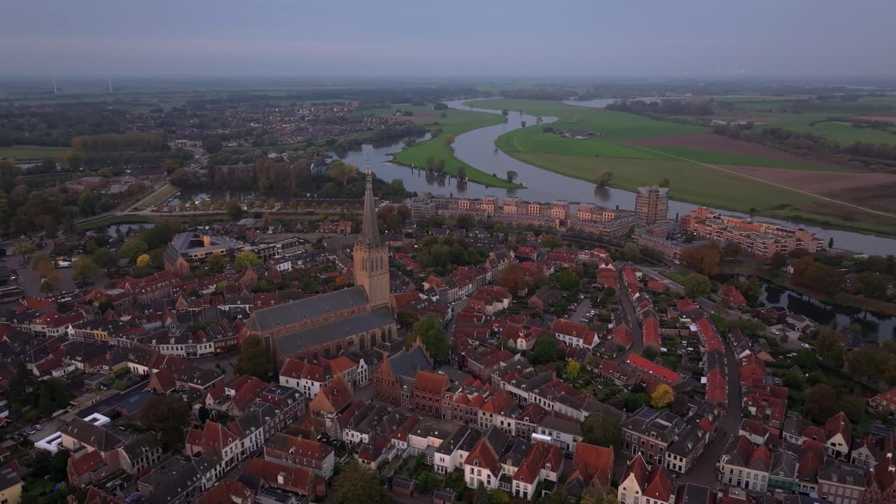 Alba panoramica sulla città di Doesburg – Ripresa aerea con drone