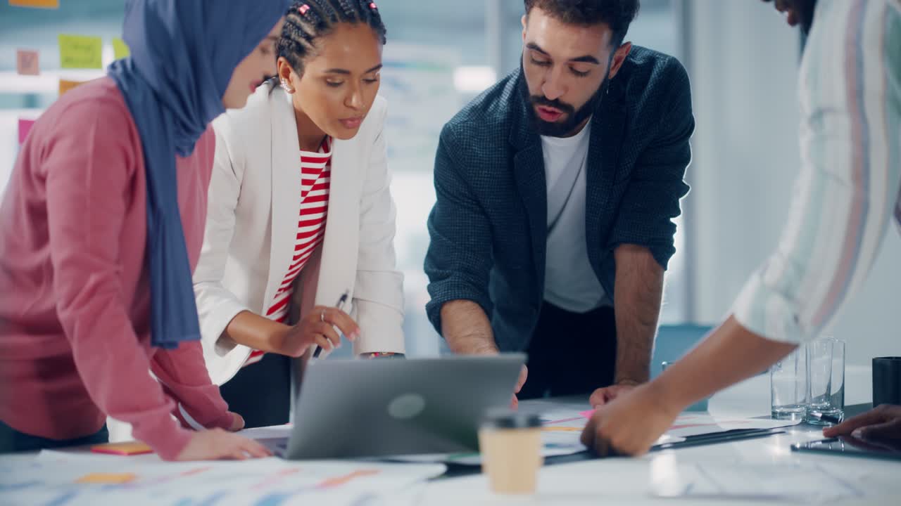 Multi-Ethnic Office Conference Room Businesspeople Meeting at Big Table. Diverse Team of Creative Entrepreneurs Talk, Find Solution. Specialists work in Digital e-Commerce Startup. Slow Motion