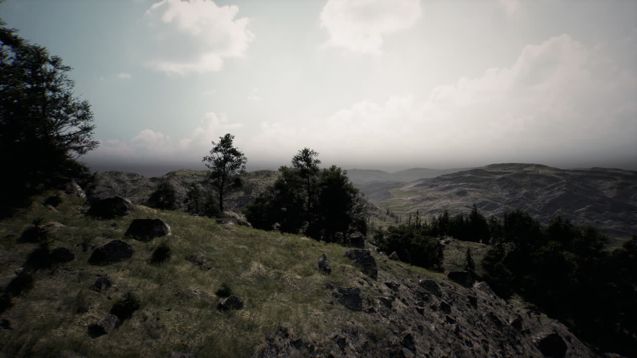 Paisaje montañoso de niebla