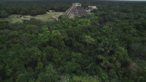 Jungle-Drone-Pan-up-to-Anchient-Mayan-Ruins-in-Mexico