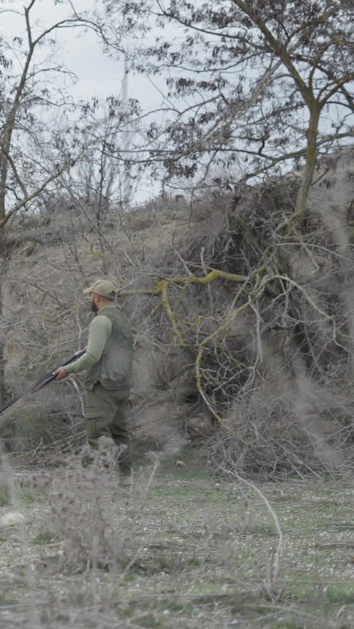 Cacciatore nel bosco