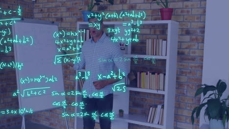 animación del procesamiento de datos sobre un maestro caucásico en una videollamada