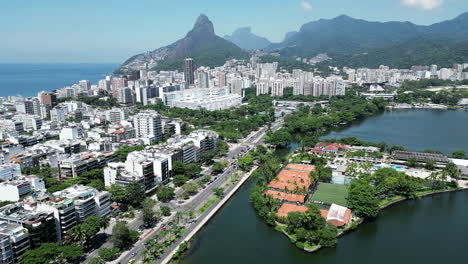 Laguna-Rodrigo-De-Freitas-En-El-Centro-De-La-Ciudad-De-Río-De-Janeiro,-Brasil