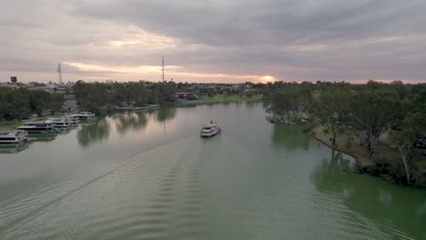 Barco-De-Vapor-En-El-Río-Muarry-Cerca-De-Mildura-Australia