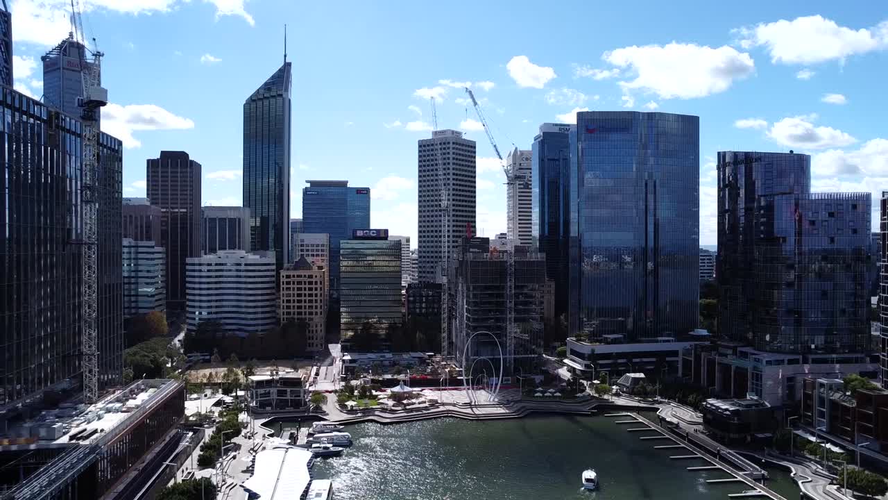 퍼스 cbd - 엘리자베스 케이와 스완 강 위를 끌어당기는 스카이 라인의 공중 풍경