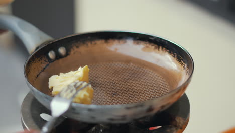 melting butter on the tourist pan