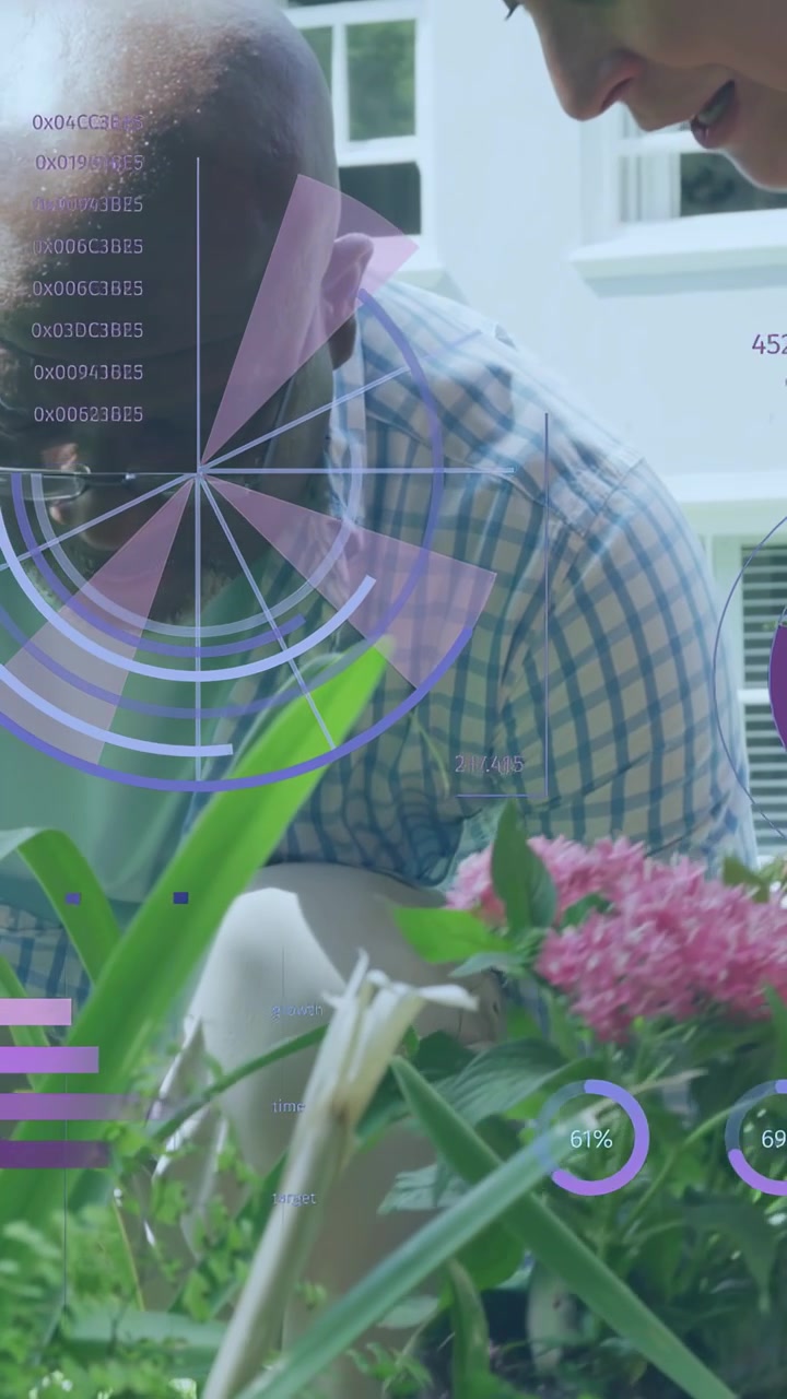Video verticale: Uomo inginocchiato che ispeziona il giardino, attivando grafici HUD per monitorare le piante mentre una donna si unisce.