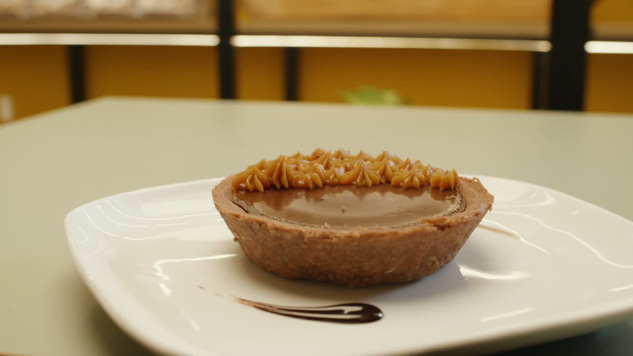 Soft panning showing a chocolate and fudge cake, with appetizing texture and detail