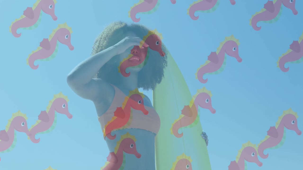 해변에서 아프리카계 미국인 여성 위에 바다 말의 애니메이션