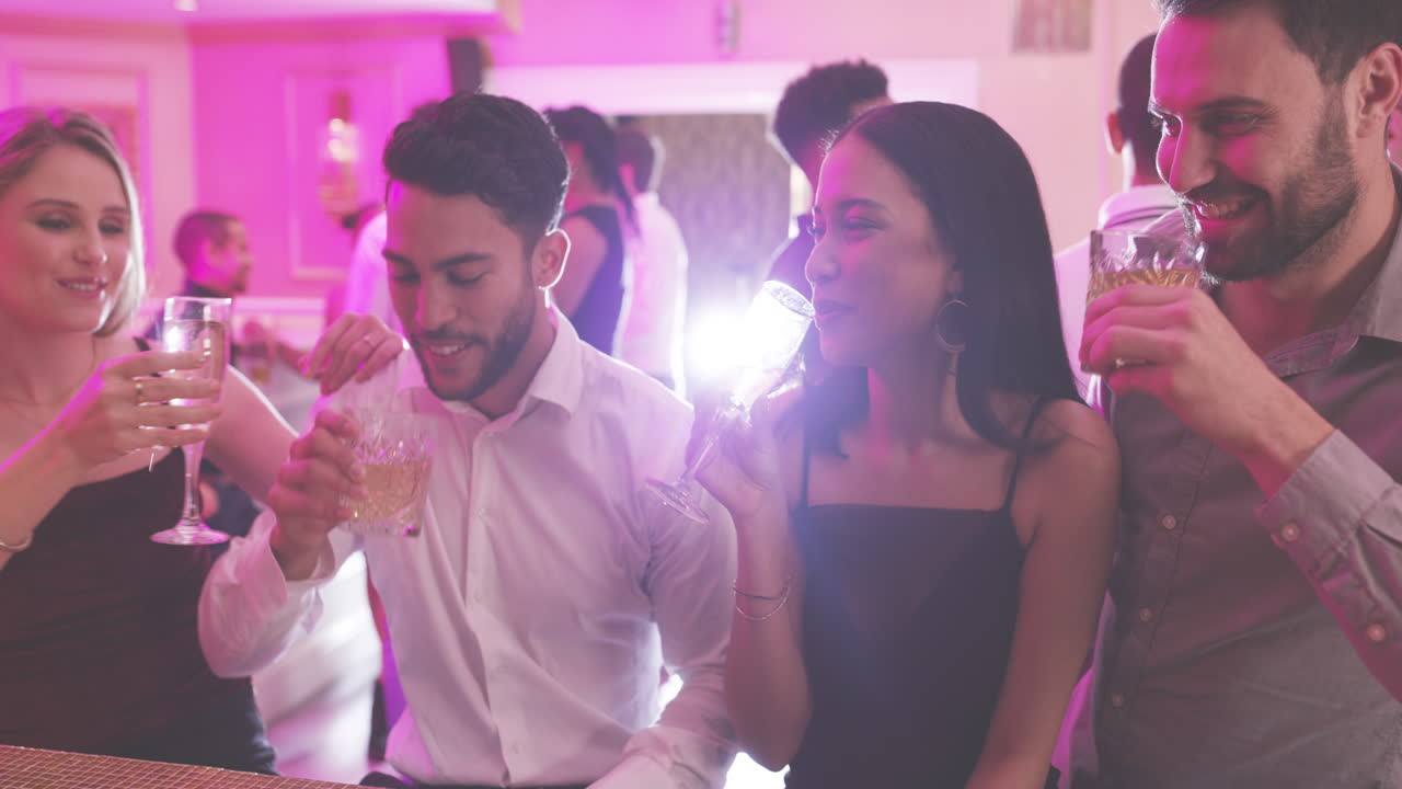 noche de diversión en pleno apogeo