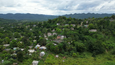 Remota-Aldea-Rural-Se-Asienta-Sobre-La-Pobreza-En-La-Cima-De-Una-Colina