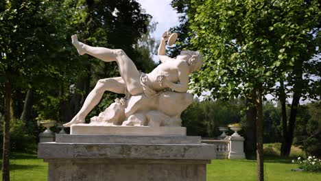 Shot-of-the-oldstatue-in-Uzutrakis-manor-in-Trakai,-Lithuania