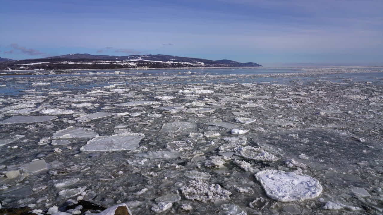 la malbaie charlevoix quebec canada의 강에서 움직이는 얼음