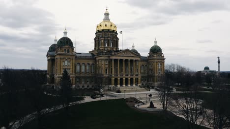 Edificio-Del-Capitolio-Del-Gobernador-En-Iowa,-Estados-Unidos