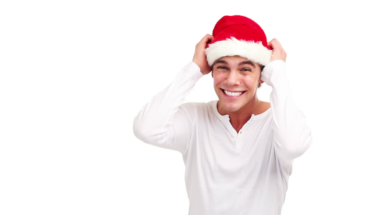 クリスマスの帽子をかぶった幸せな男