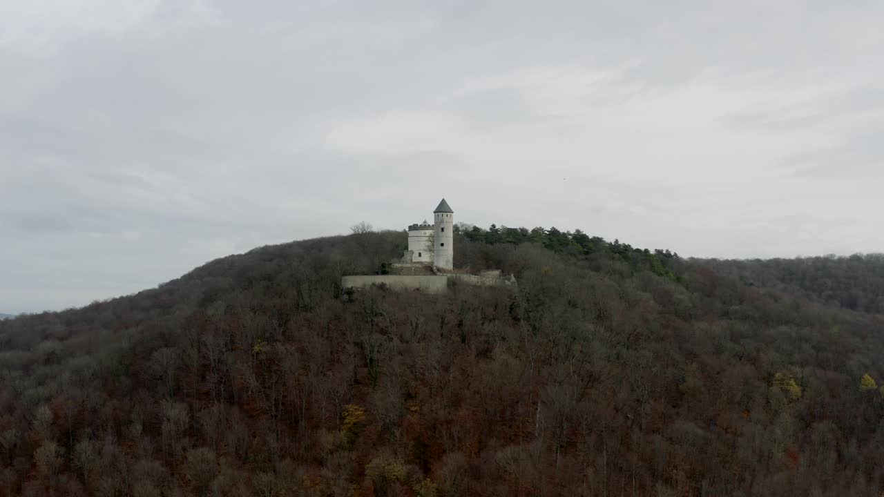 el castillo de cuento de hadas burg plesse en bovenden cerca de göttingen goettingen al amanecer, baja sajonia, alemania
