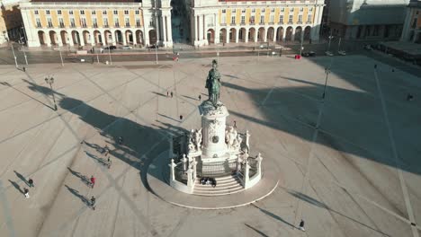 en la praca do comercio en lisboa, portugal