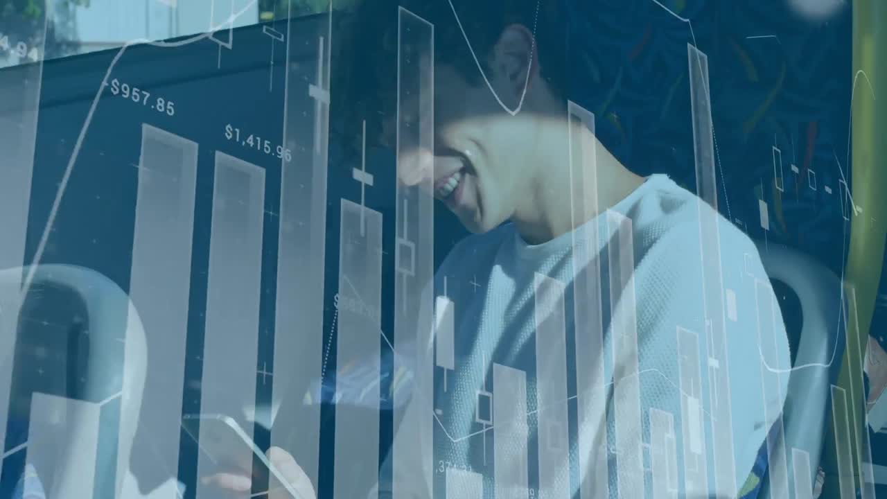 버스에서 스마트폰을 사용하는 동안 웃는 백인 남성에 대한 통계 데이터 처리 애니메이션