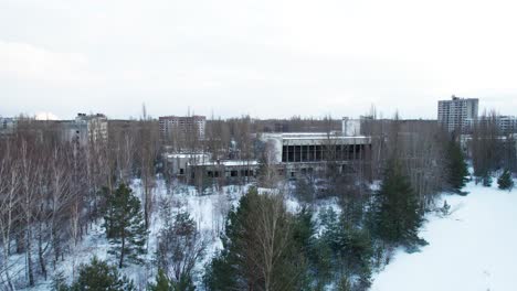 cabinas de la rueda de la fortuna sobre pripyat en la zona de exclusión de chernobyl en invierno