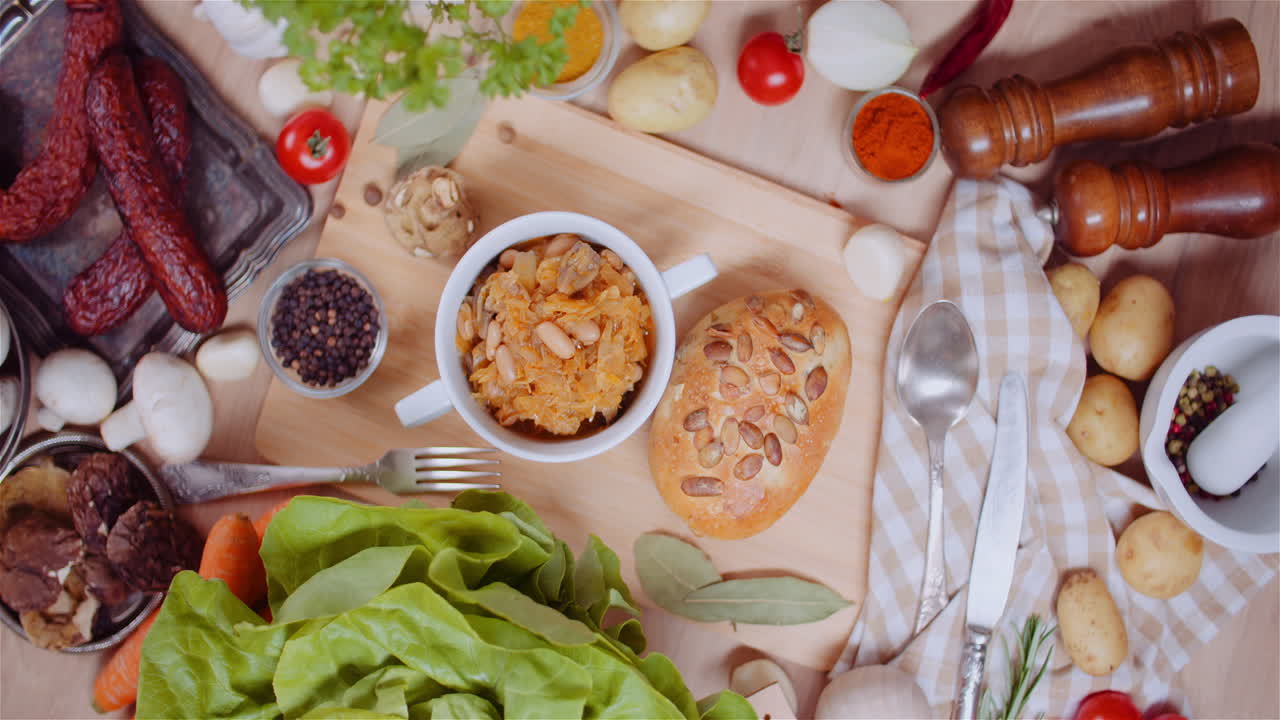 comida fresca en taza por pan con semillas de calabaza 1