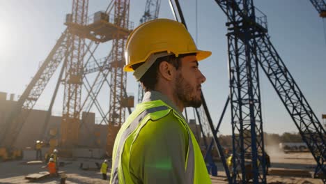 trabajador de la construcción en el sitio