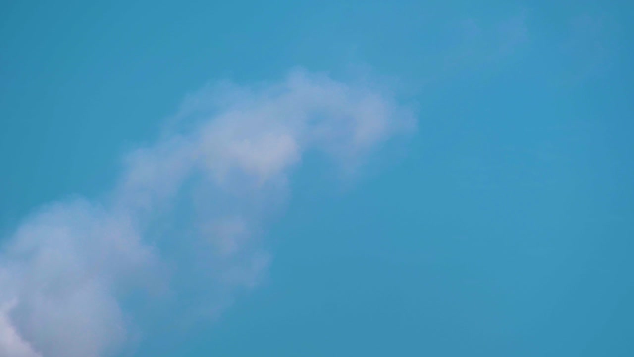 공기 오염은 연기가 하늘을 돌아다니면서 공기를 오염시니다.