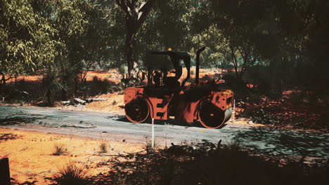 tractor de rodillos en el bosque