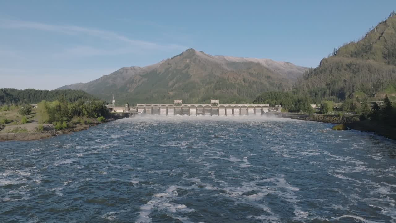 Aerial footage of Bonneville dam on the Columbia River between Oregon and Washington. Shot using DJI Mavic 3 Cine at 24 fps.