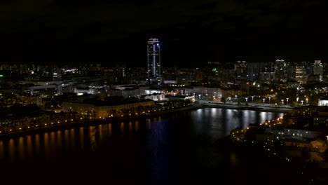 el paisaje urbano por la noche