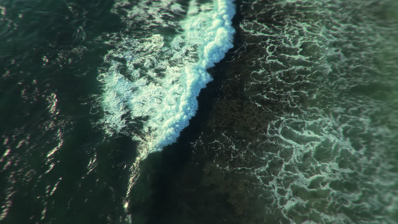 vista aérea de una ola en el océano