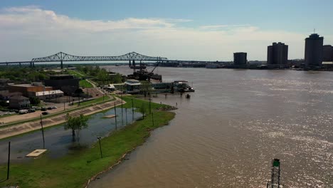 Mississippi-River-Bridge,-Algiers-Point-Und-Die-Stadt-New-Orleans