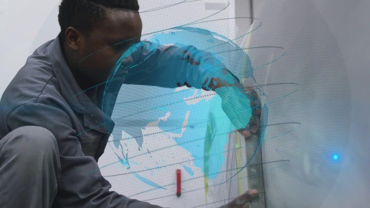 Construtor usando fita métrica, alinhando e alisando painel para encaixe nivelado, com um globo ciano sobreposto às mãos