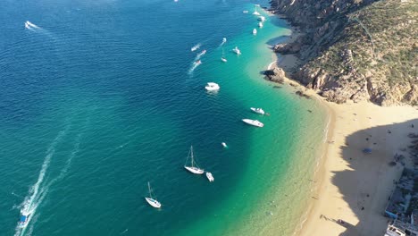 Luftaufnahme-Der-Strände-Von-Cabo-San-Lucas-–-Kristallklares-Wasser