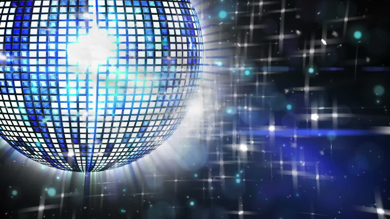 黒い背景に点滅するライトで回転する青と白の鏡の球のアニメーション