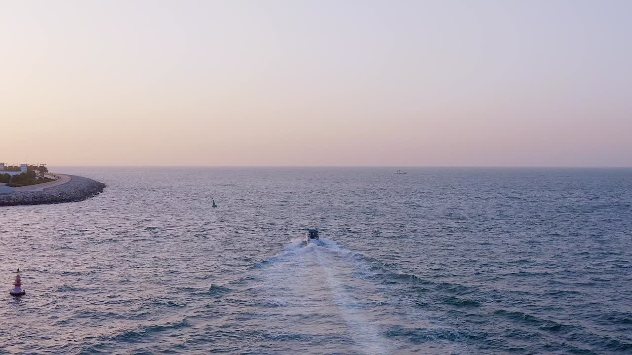 4k 두바이 비디오, 아라비아 바다에서 스피드 보트 경주, 두바이, 아랍에미리트, 드론 영상