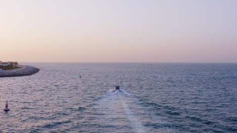 4k vídeos de dubái, carrera de lanchas rápidas en el mar arábigo, dubái, emiratos árabes unidos, imágenes de drones