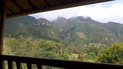 Dolly-Frontal-De-Una-Vista-Lejana-De-La-Cascada-De-La-Chorrera,-Ubicada-En-El-Municipio-De-Choachí,-Colombia.