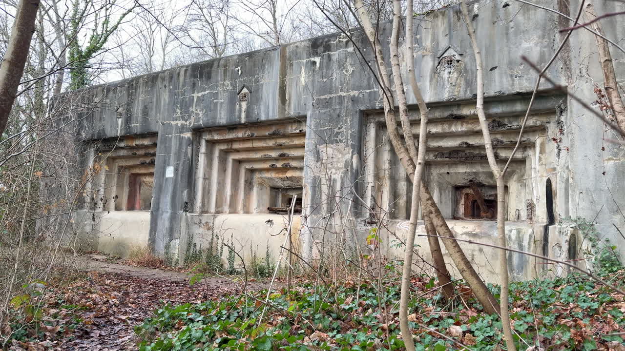 Casamatta con feritoie per cannoni di artiglieria nel bunker di Fort Eben-Emael