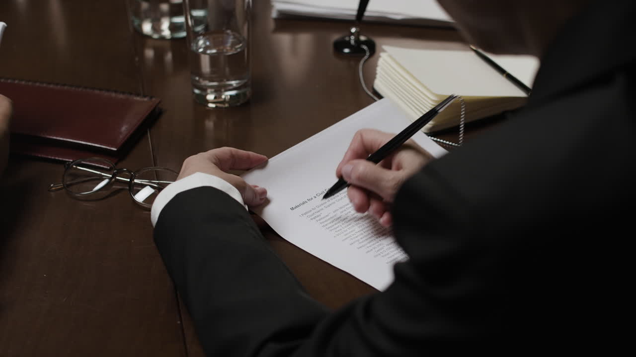 reunión de negocios y firma de contratos