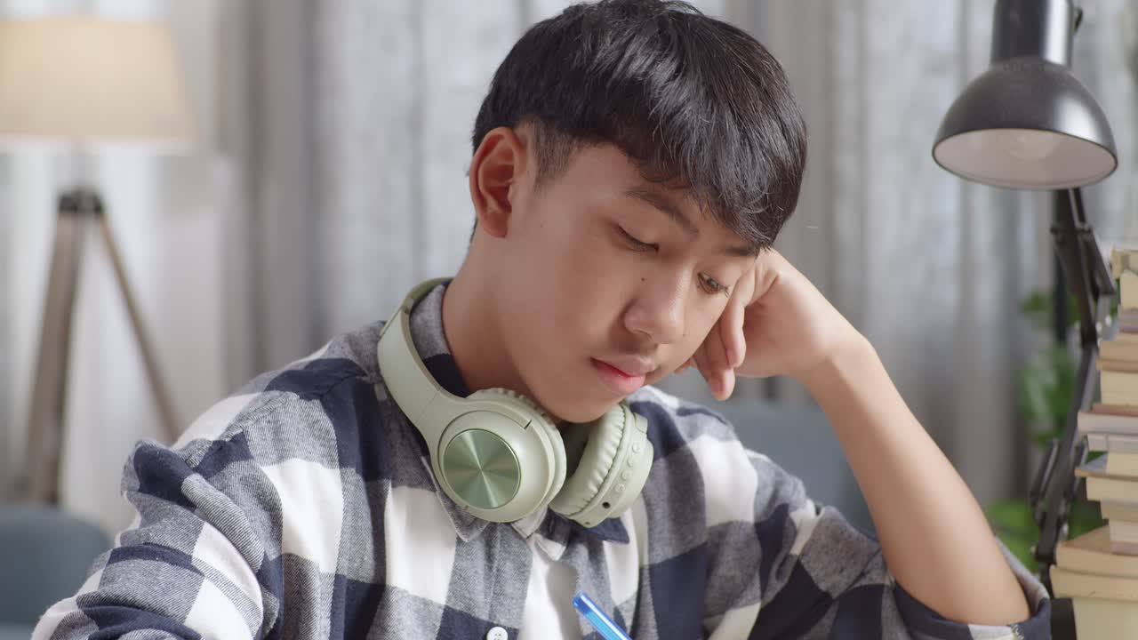 집에서 공부하는 십대