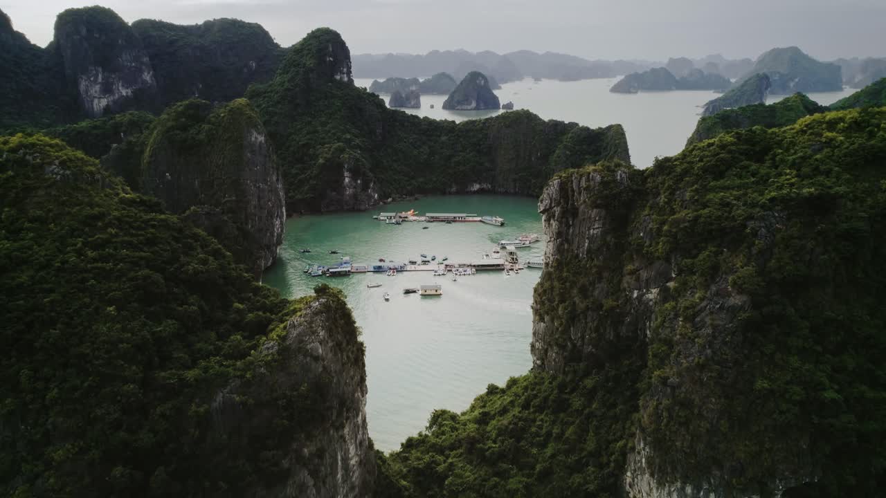 vista aérea de la bahía de halong en vietnam