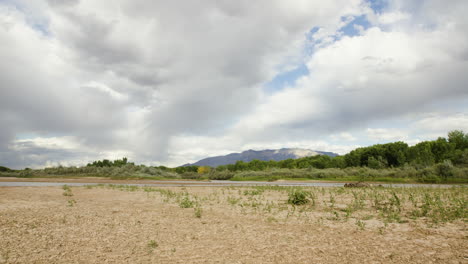 pan shot to show how the rio grande is drying up